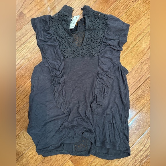 NWT LACE RUFFLE TANK - Picture 2 of 3
